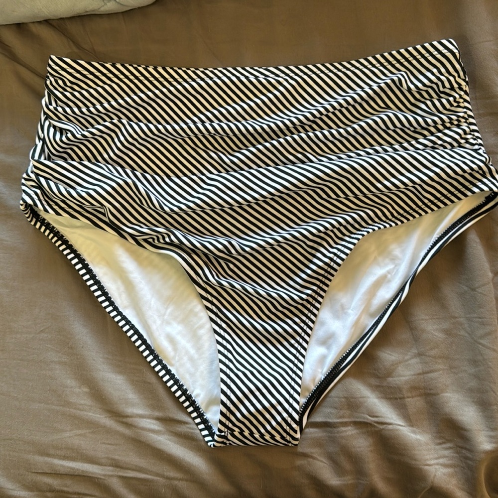 NWT Cupshe Plus Size Bikini Bottoms